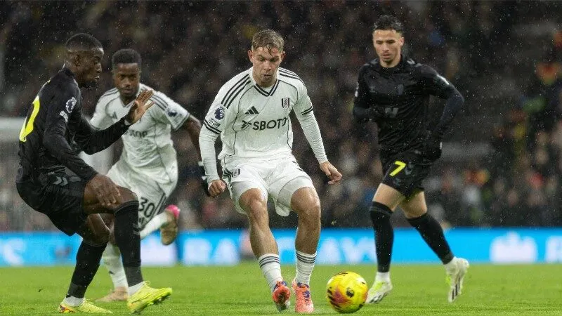 Sunderland gặp khó trước Fulham